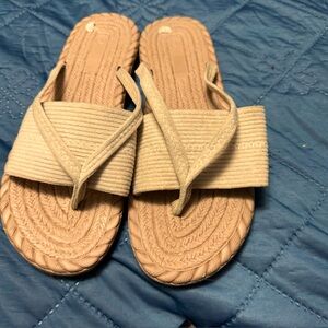 Comfy sandals.  Only worn once!